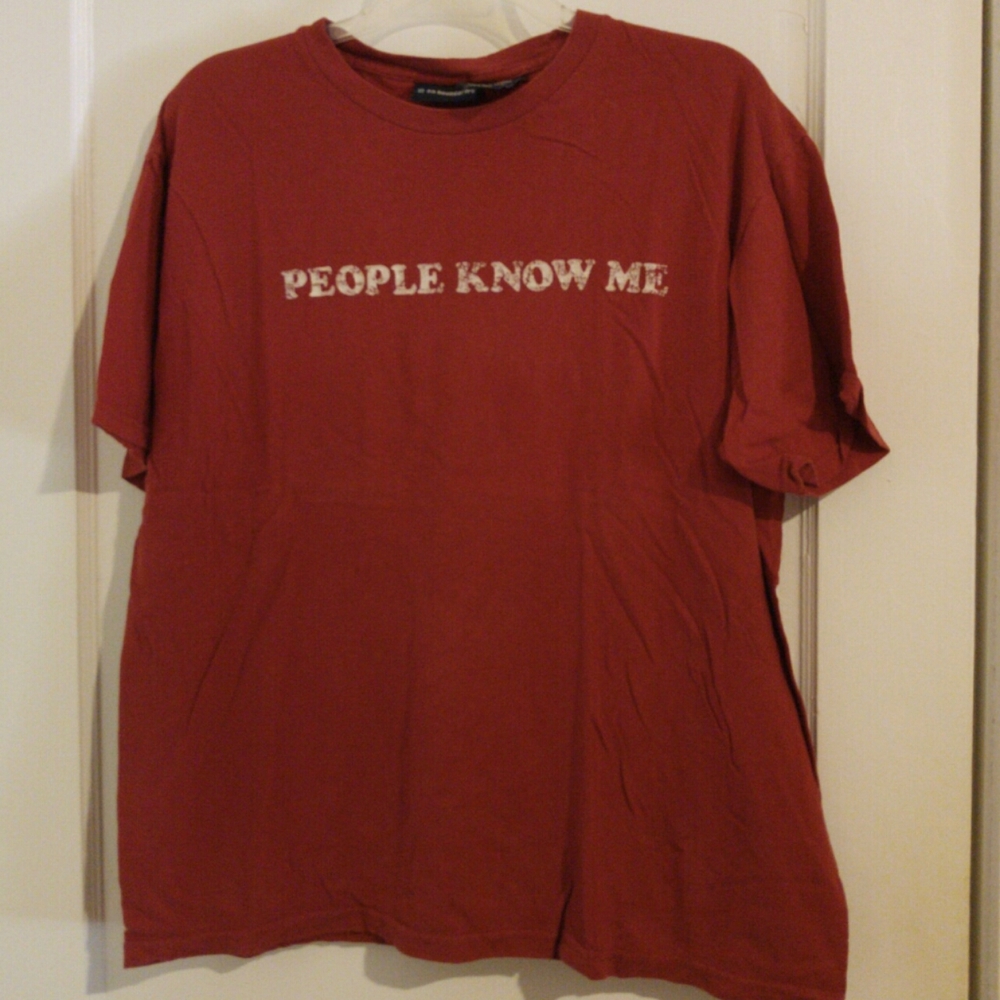 No Boundaries red "PEOPLE KNOW ME" short sleeve t-